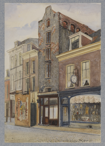 30730 Gezicht op de voorgevels van de huizen aan de oostzijde van de Mariastraat te Utrecht met in het midden het ...